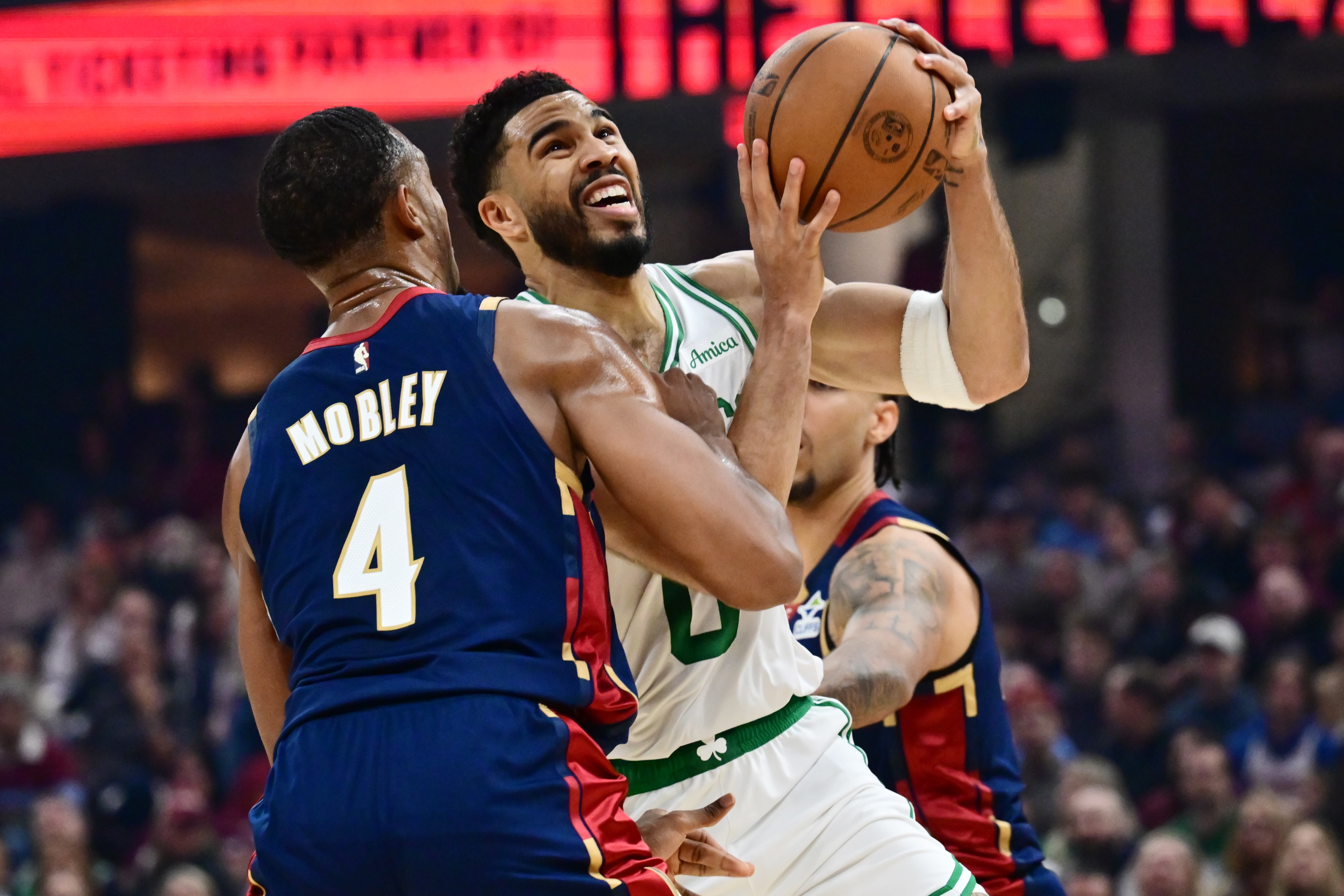 塔图姆复出状态挣扎 骑士季后赛路径选择成焦点