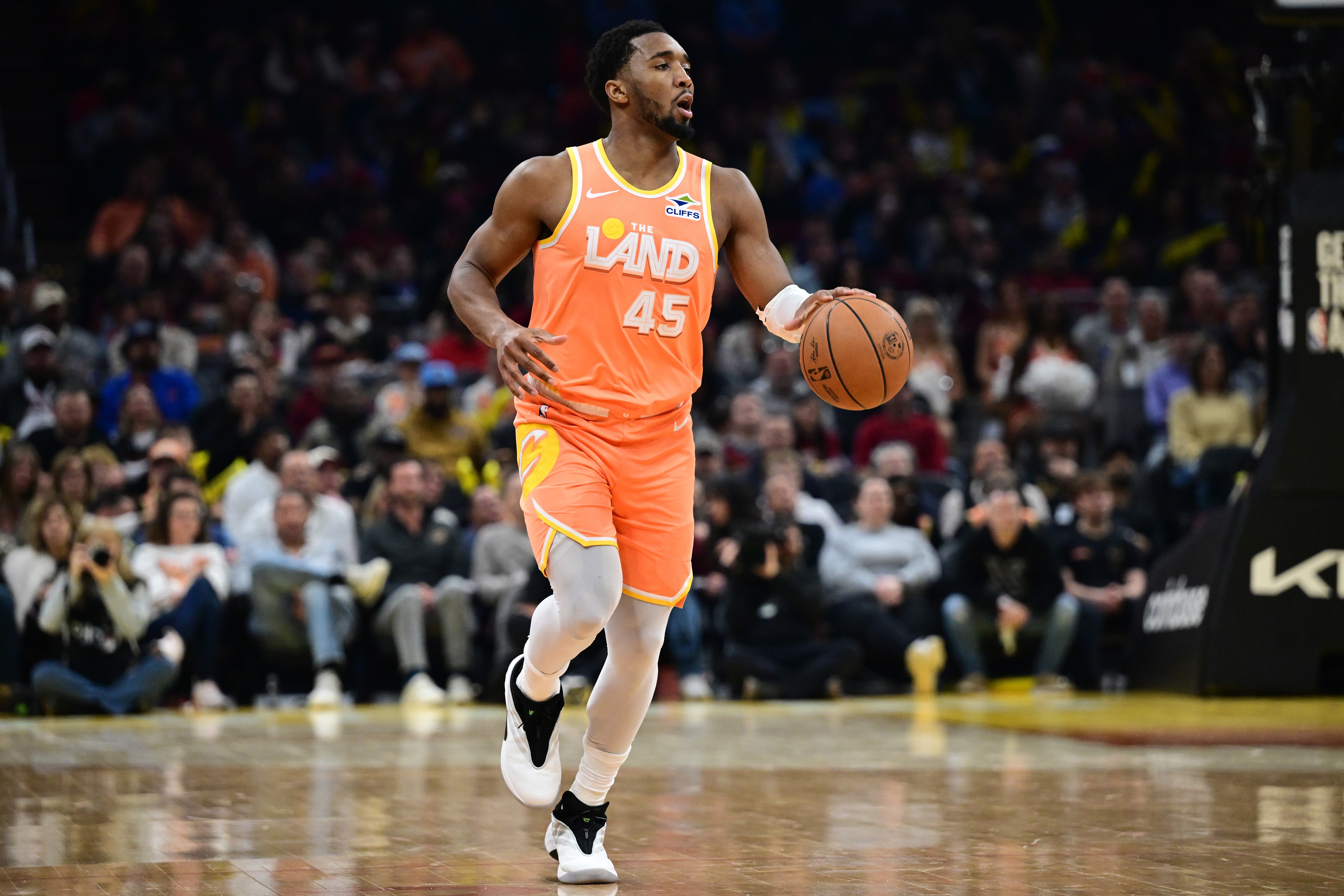 米切尔零罚球赛后暗讽判罚尺度 骑士负热火暴露季后赛隐忧 米切尔零罚球赛后暗讽判罚尺度 骑士负热火暴露季后赛隐忧