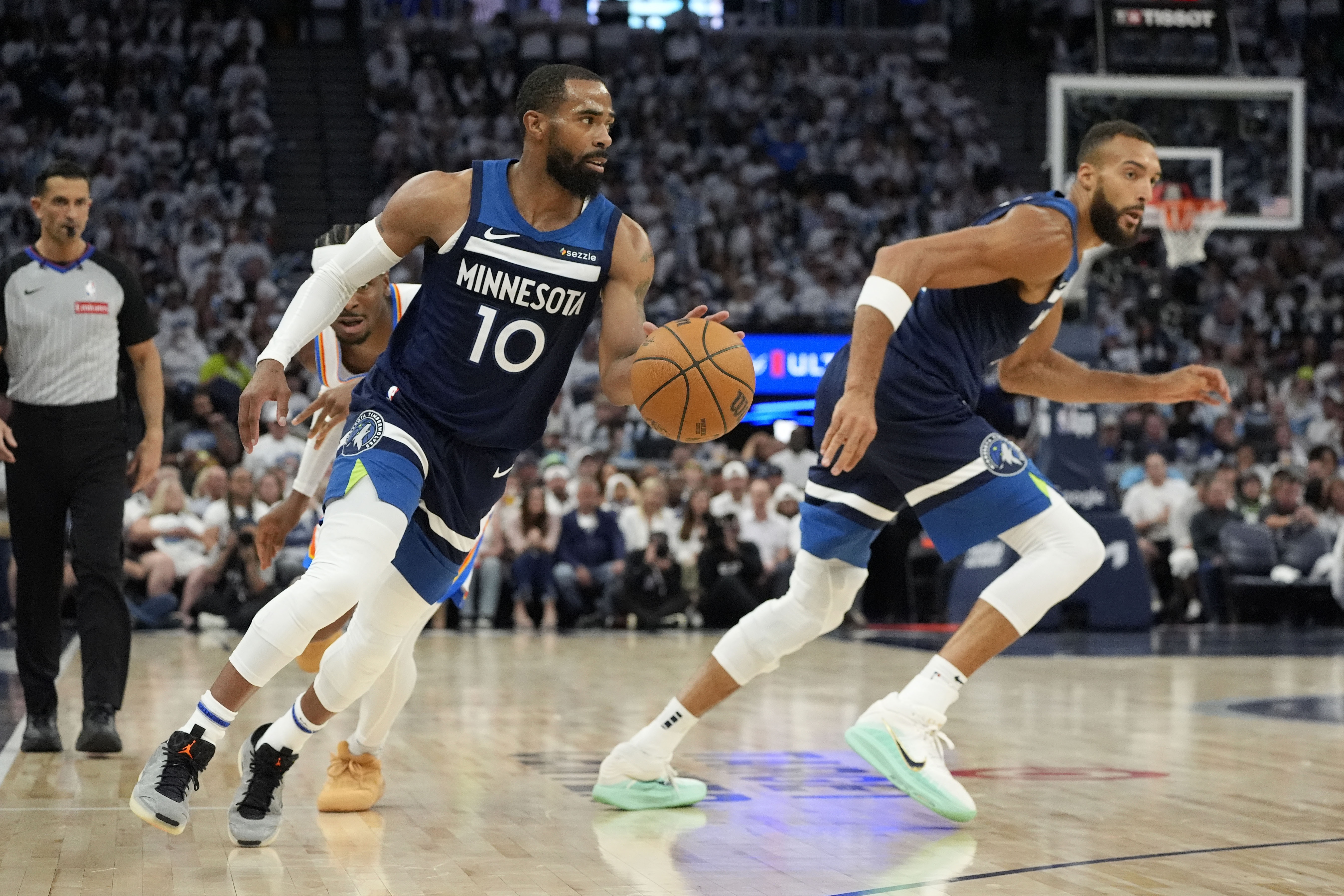 戈贝尔解读康利关键球 森林狼加时险胜火箭