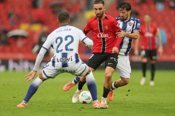 西甲九轮冲刺 冠军欧战保级三大战线全面绞杀 西甲九轮冲刺 冠军欧战保级三大战线全面绞杀