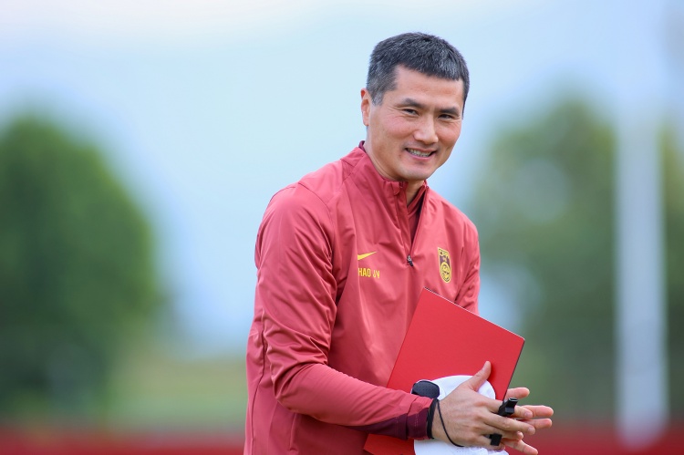 邵佳一临场指挥细节曝光 国足半场试验4222阵型