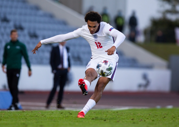 鲁尼质疑图赫尔弃用阿诺德 暗示决策或涉非竞技因素