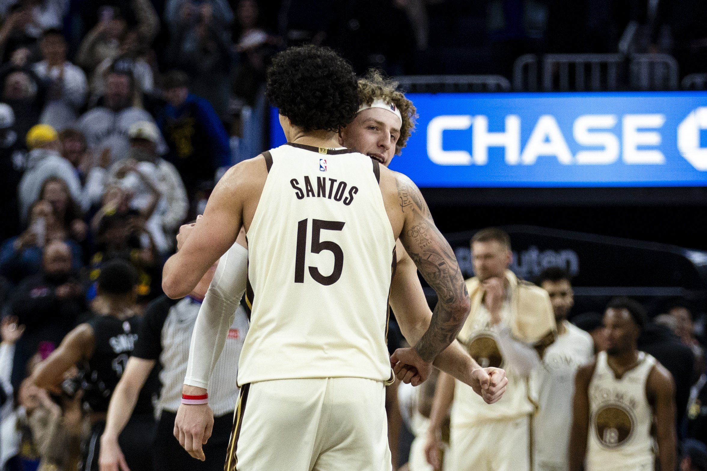 桑托斯三战高效场均24+4 勇士轮换收获意外强点