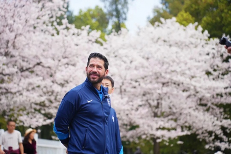 莫拉东湖行感受武汉底蕴 与邓卓翔交流省联赛