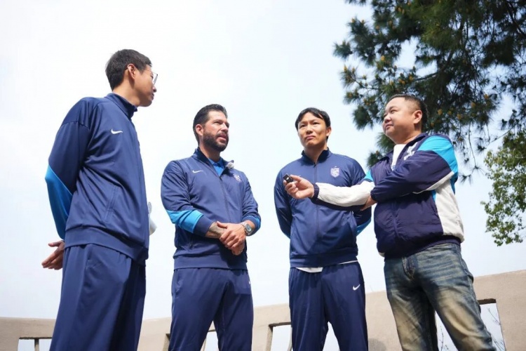 莫拉东湖行感受武汉底蕴 与邓卓翔交流省联赛 莫拉东湖行感受武汉底蕴 与邓卓翔交流省联赛