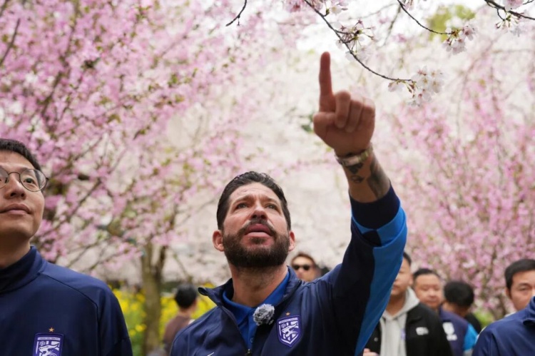 莫拉东湖行感受武汉底蕴 与邓卓翔交流省联赛 莫拉东湖行感受武汉底蕴 与邓卓翔交流省联赛