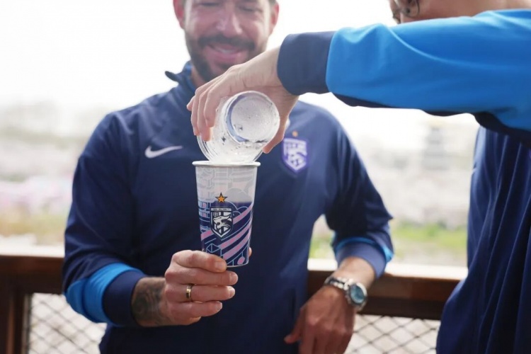 莫拉东湖行感受武汉底蕴 与邓卓翔交流省联赛 莫拉东湖行感受武汉底蕴 与邓卓翔交流省联赛