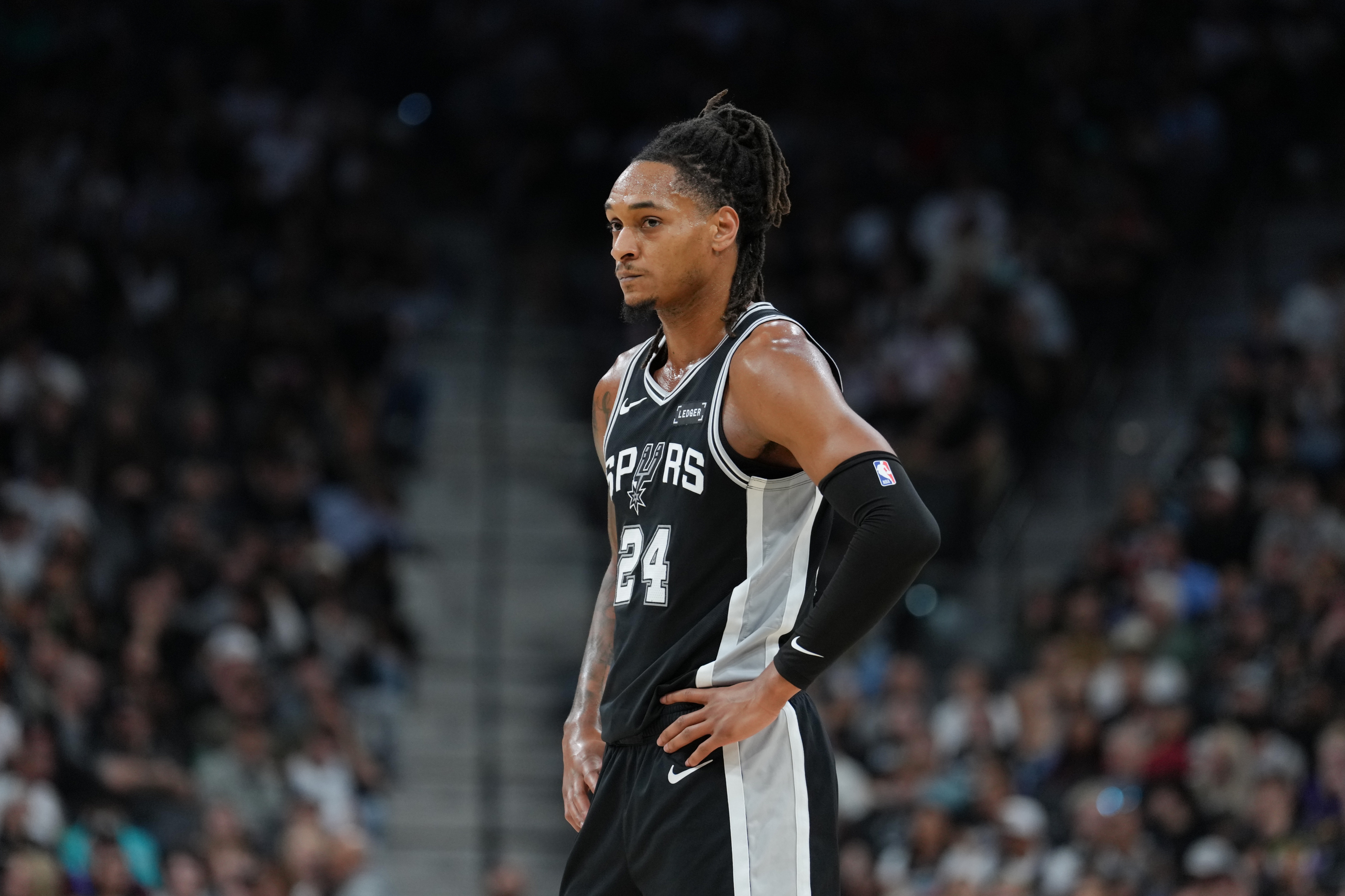 马刺狂胜雄鹿32分取8连胜 瓦塞尔宣告黄金时代来临 马刺狂胜雄鹿32分取8连胜 瓦塞尔宣告黄金时代来临