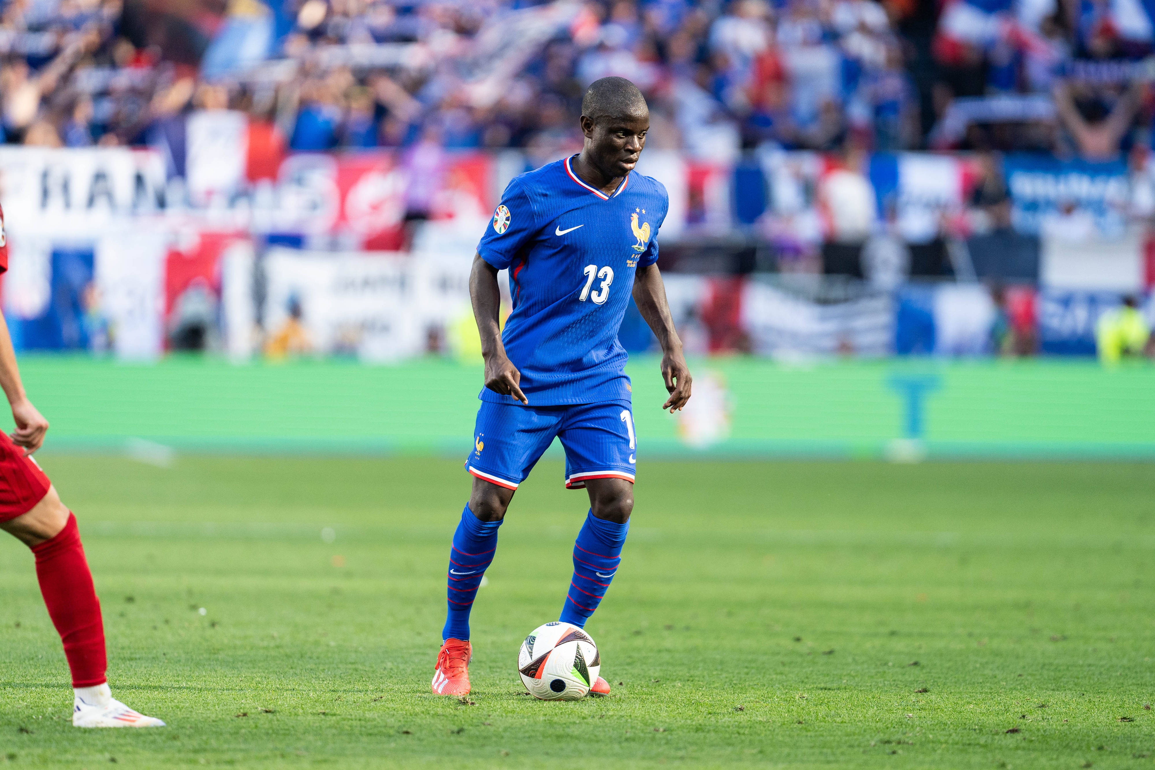 坎特谈国家队角色转变 承认出场时间减少但强调荣誉感