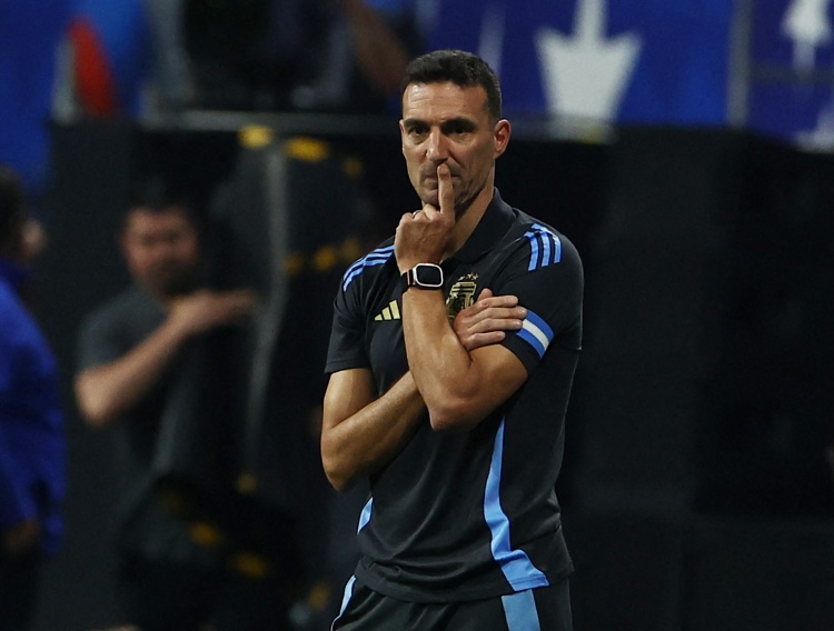 阿根廷内部赛1-0胜U20 洛佩斯制胜球 斯卡洛尼考察阵容 阿根廷内部赛1-0胜U20 洛佩斯制胜球 斯卡洛尼考察阵容