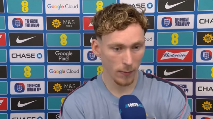 加纳首秀获评队内最佳 怀特送点引争议