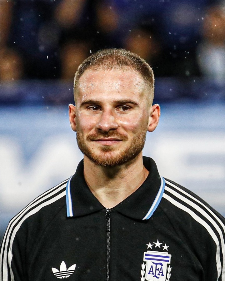 麦卡利斯特寸头亮相自曝脱发困扰 直言剃头为女儿 麦卡利斯特寸头亮相自曝脱发困扰 直言剃头为女儿