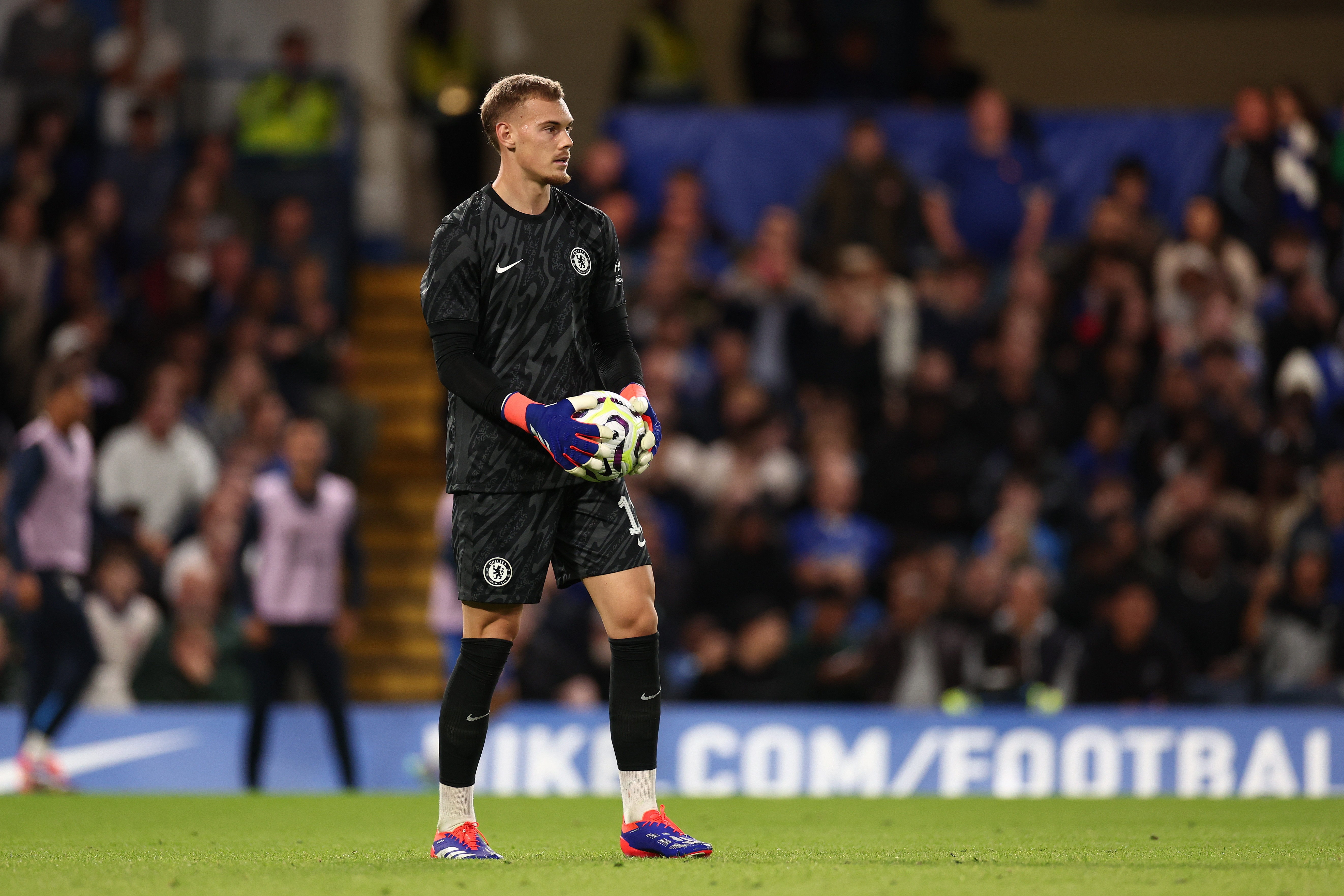 兰帕德升超后瞄准蓝军资源 考文垂夏窗或连租五将补强 兰帕德升超后瞄准蓝军资源 考文垂夏窗或连租五将补强