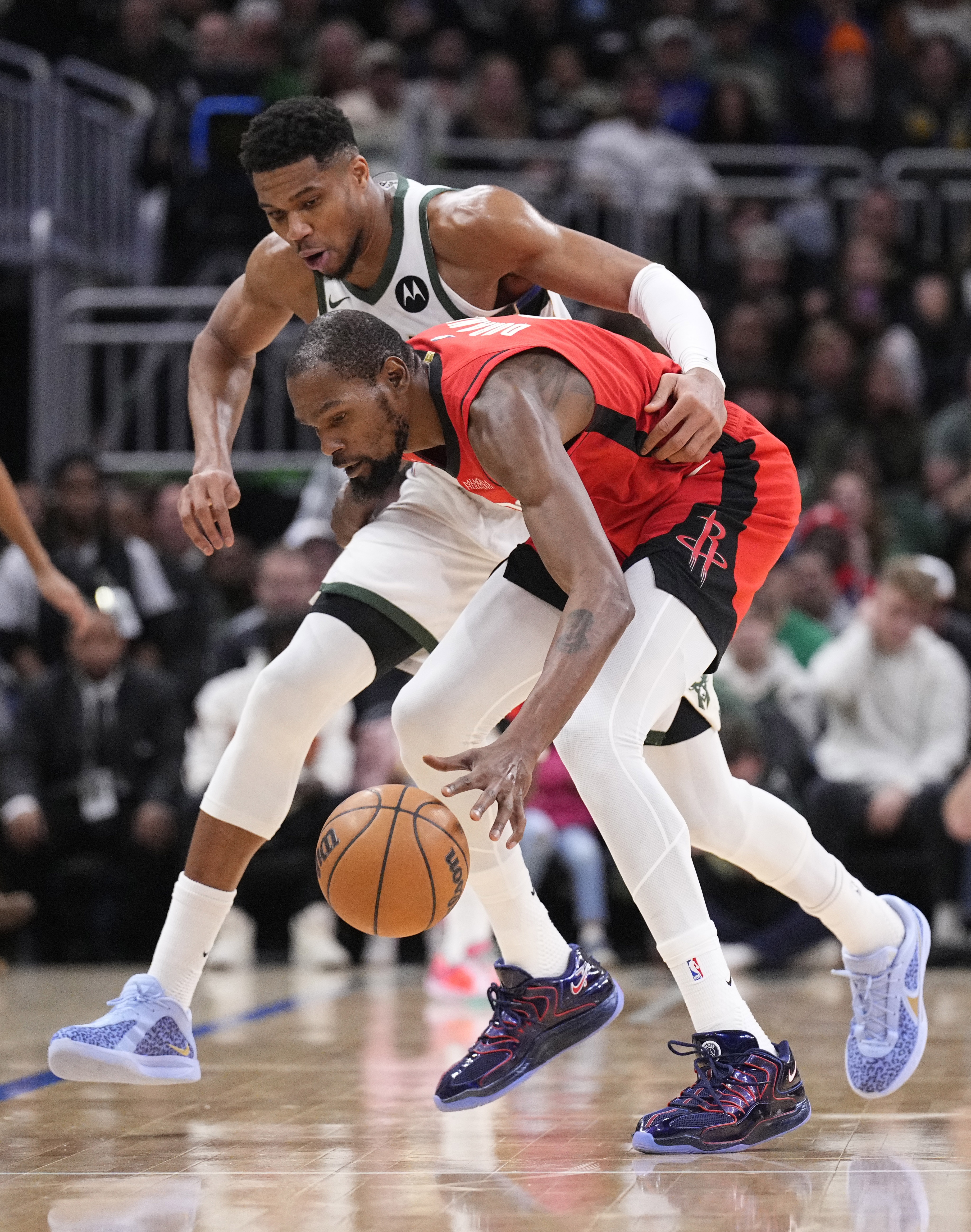 火箭休赛期或全力追逐字母哥 筹码涉及申京史密斯