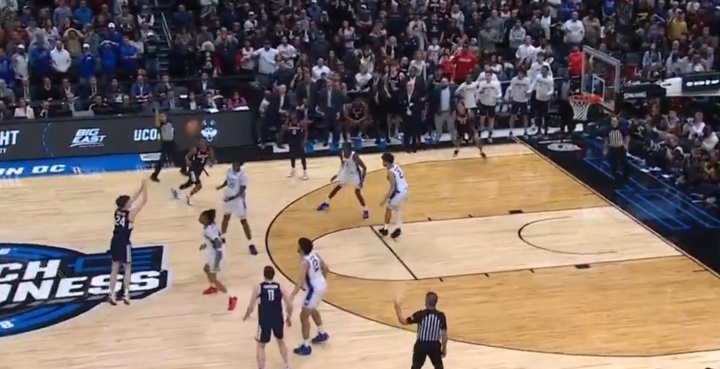 康大19分逆转杜克 马林斯logo三分压哨绝杀 康大19分逆转杜克 马林斯logo三分压哨绝杀