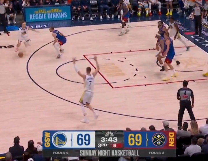 科尔场边暴怒 波杰姆无视波津空位选择强投酿反击 科尔场边暴怒 波杰姆无视波津空位选择强投酿反击