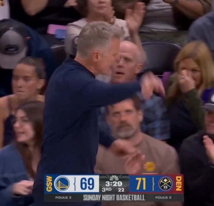 科尔场边暴怒 波杰姆无视波津空位选择强投酿反击 科尔场边暴怒 波杰姆无视波津空位选择强投酿反击