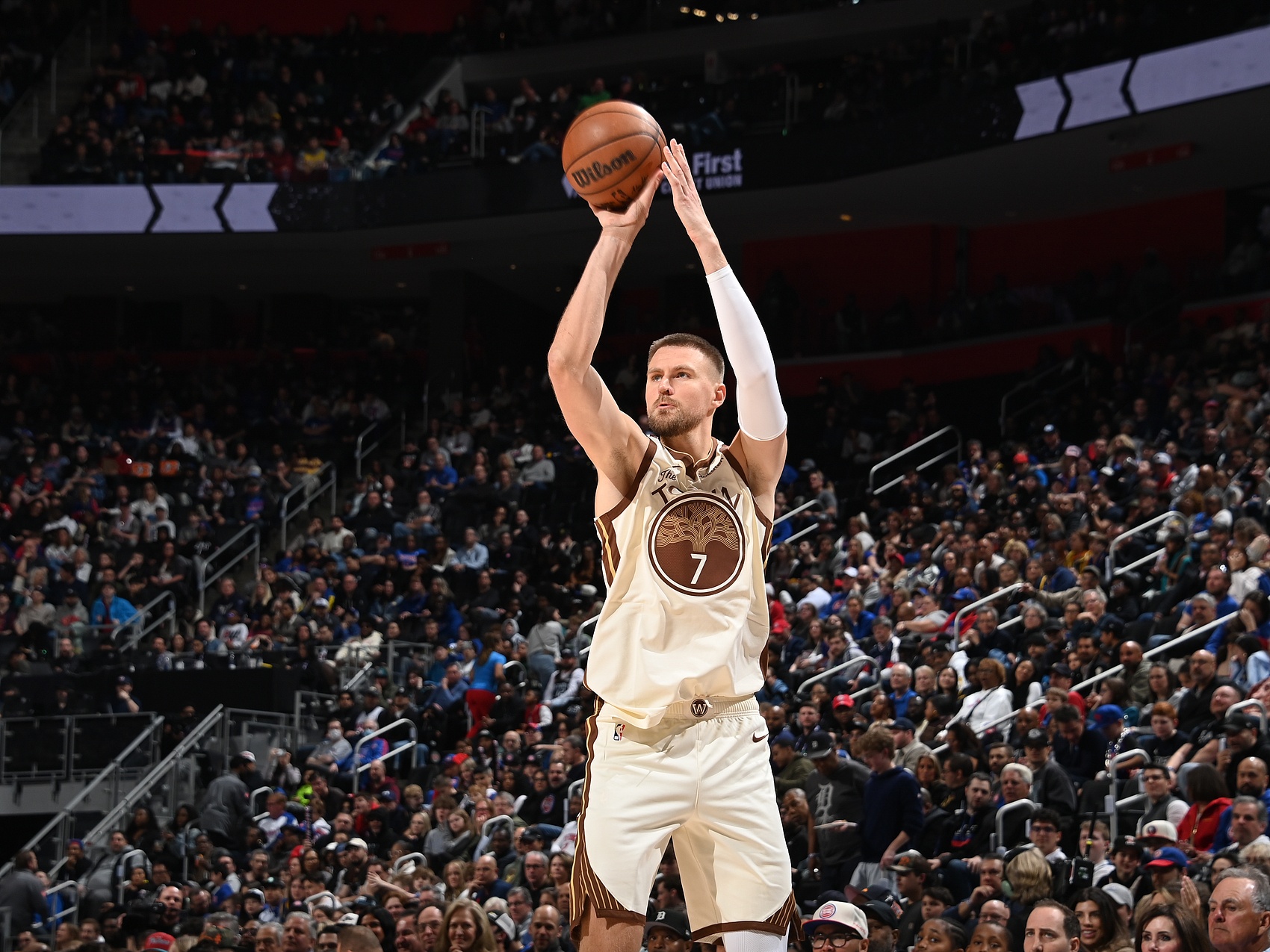 波尔津吉斯三分五连击难救主 勇士客场惨败掘金