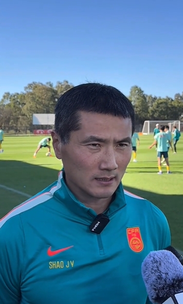 邵佳一直面喀麦隆实力差距 强调整体应对与战术切换 邵佳一直面喀麦隆实力差距 强调整体应对与战术切换