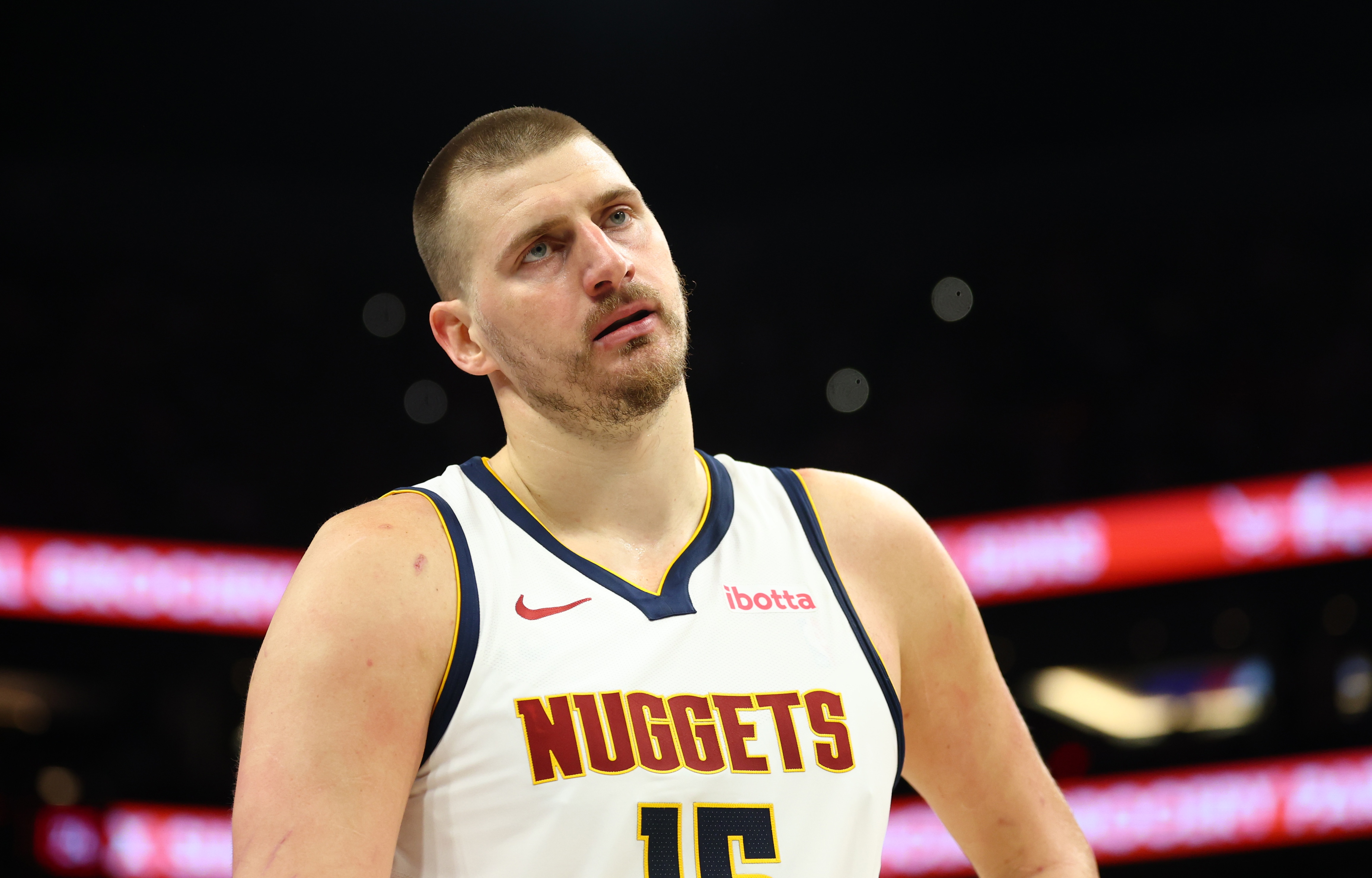 约基奇半场15+8+4难阻掘金落后 个人正负值-10全队最低