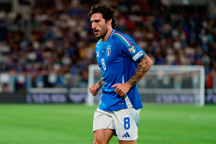 意记者曝托纳利今夏欲返意甲 薪资鸿沟成最大障碍