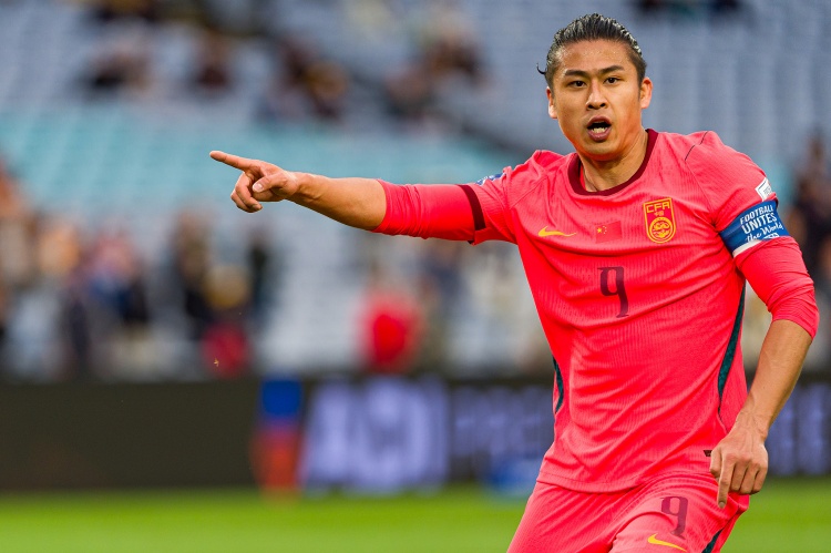 张玉宁四场四球状态正盛 国足战喀麦隆锋线倚仗