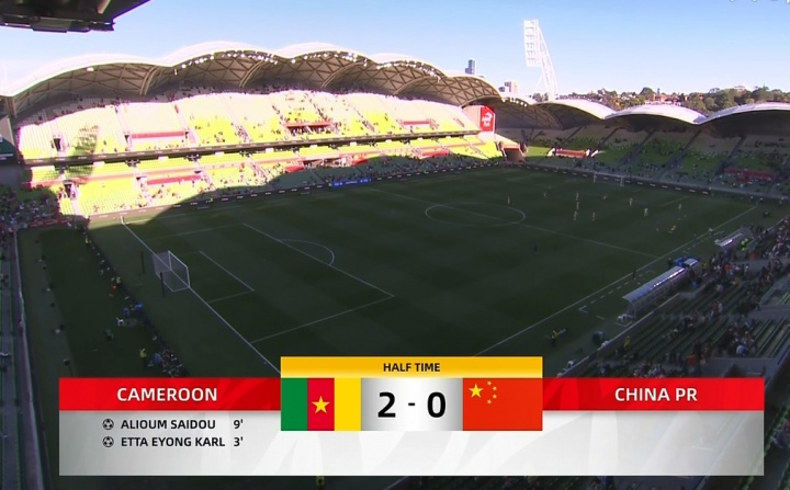 国足0-2喀麦隆 开场9分钟连失两球暴露节奏鸿沟