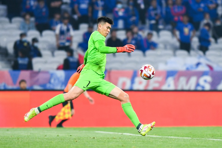 国足名单三人组A级赛首秀继续推迟