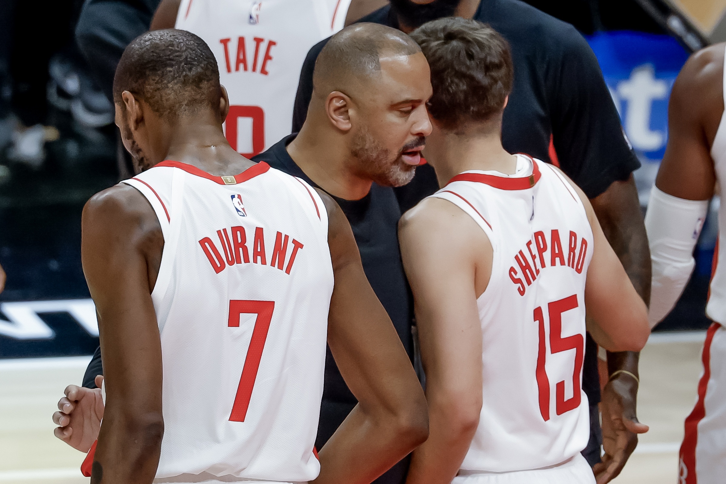 乌度卡执教能力遭名记炮轰 火箭赛季崩盘引高层震动