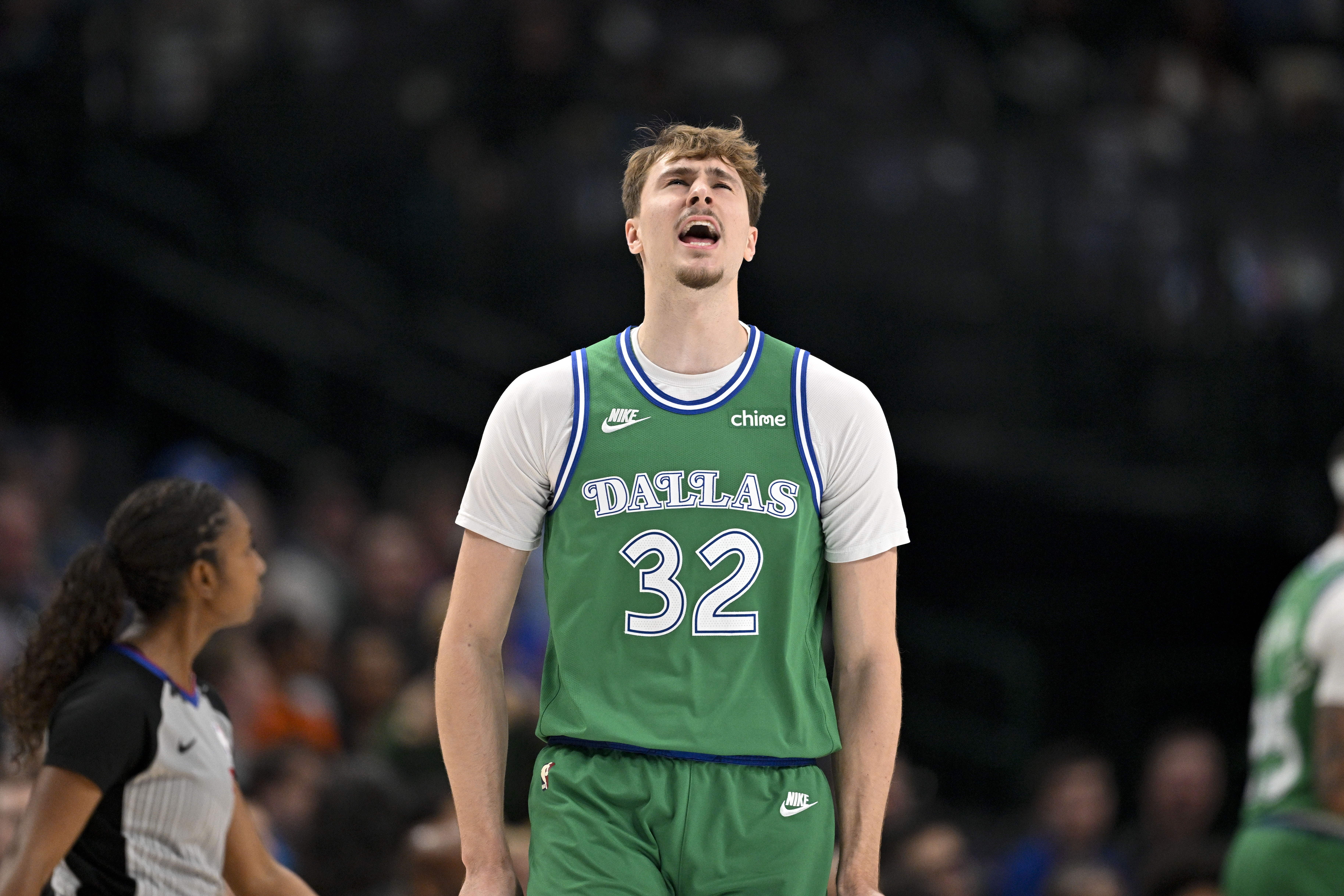 弗拉格半场11中2仅得4分 独行侠进攻体系遇阻 弗拉格半场11中2仅得4分 独行侠进攻体系遇阻