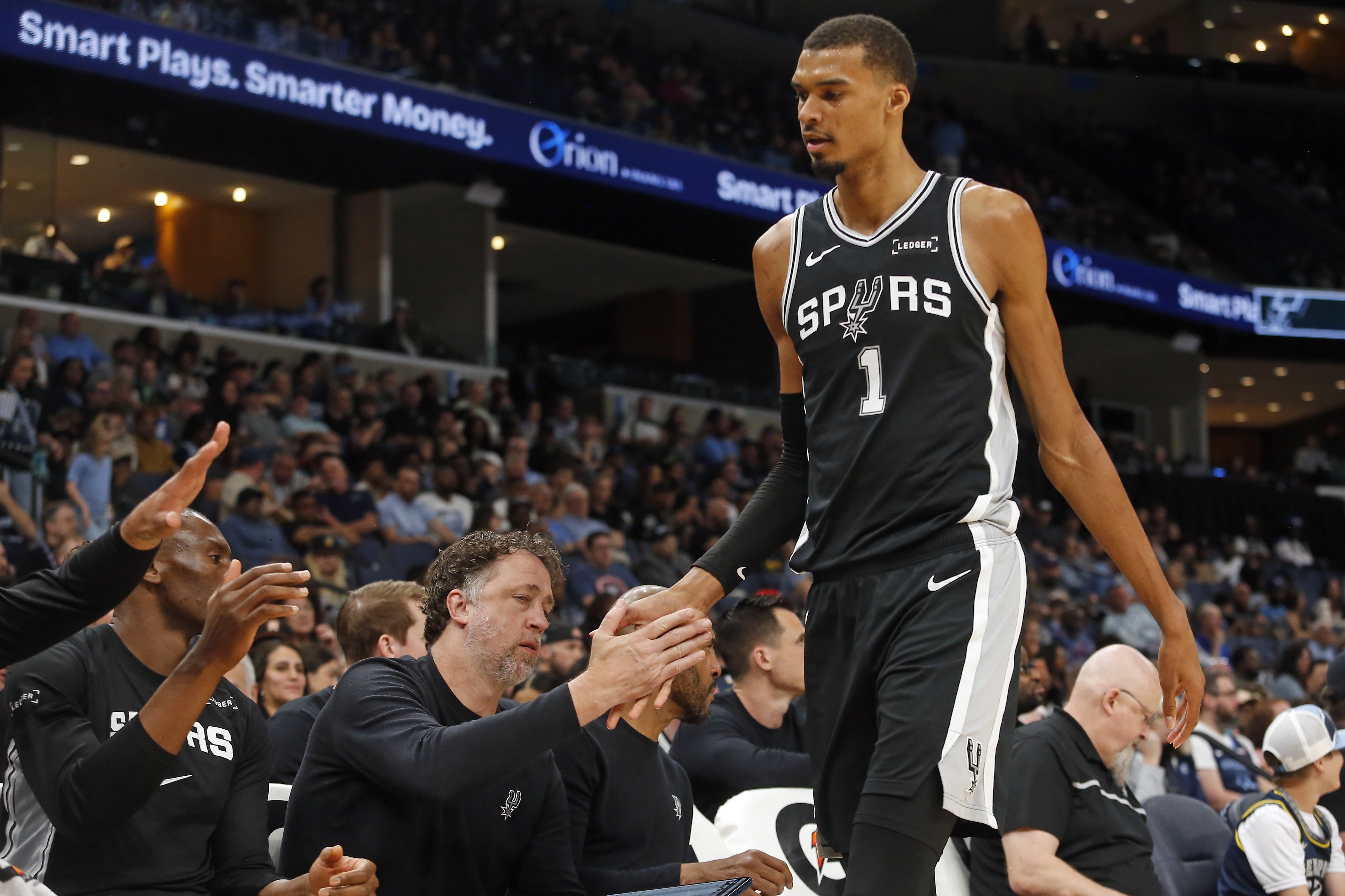 追梦评文班MVP前景:需从SGA手中抢奖 标志性表现还不够 追梦评文班MVP前景:需从SGA手中抢奖 标志性表现还不够