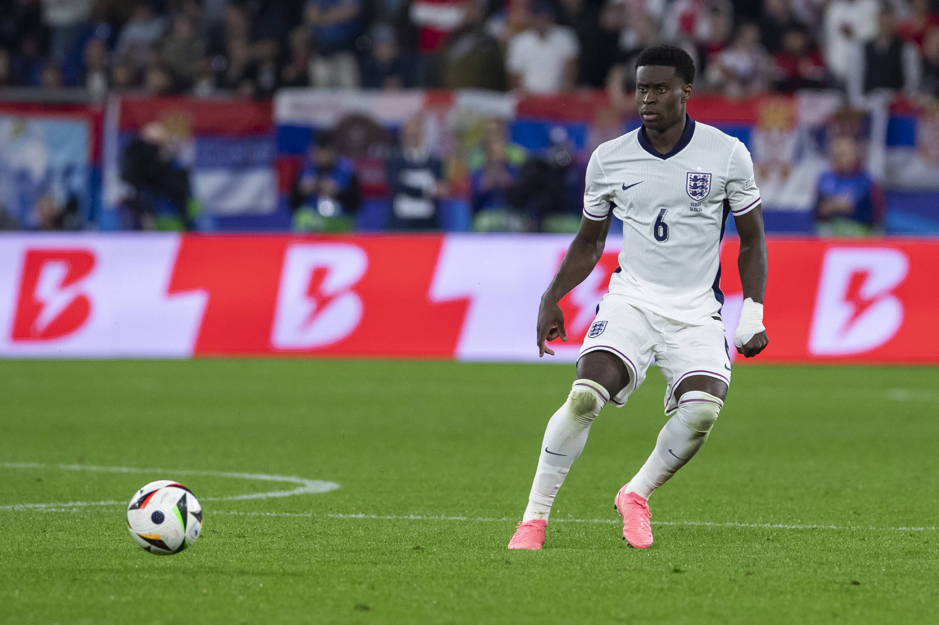 凯恩缺席友谊赛 格伊佩戴英格兰队长袖标