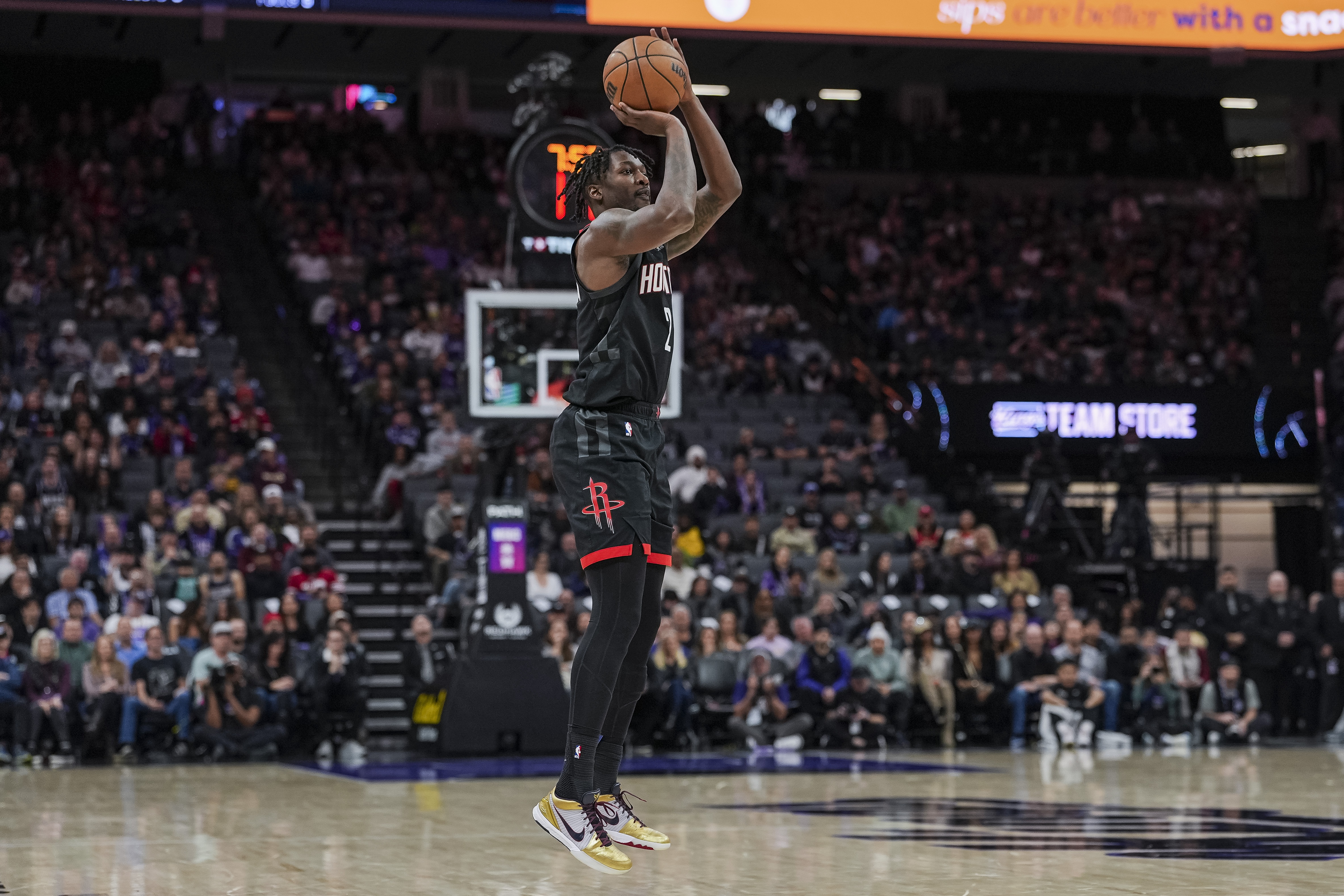 芬尼史密斯连续四场遭DNP 火箭同期四连胜 芬尼史密斯连续四场遭DNP 火箭同期四连胜