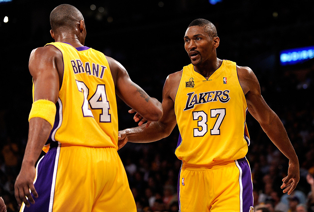 巴恩斯回忆科比防守执念 为防对方箭头与阿泰争抢任务 巴恩斯回忆科比防守执念 为防对方箭头与阿泰争抢任务