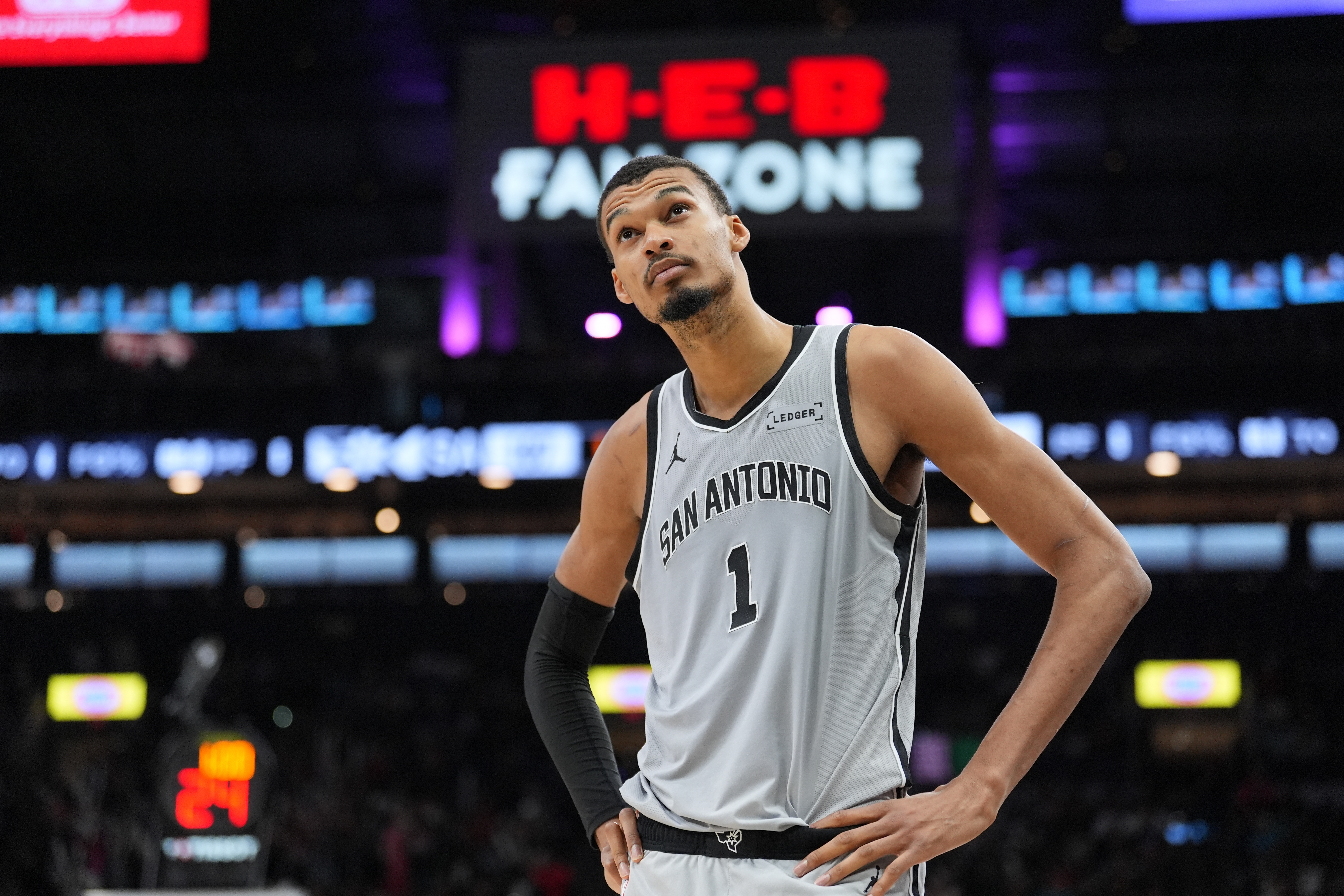 文班亚马28分钟41+18+3帽0失误 媒体人预测其将全票当选DPOY 文班亚马28分钟41+18+3帽0失误 媒体人预测其将全票当选DPOY