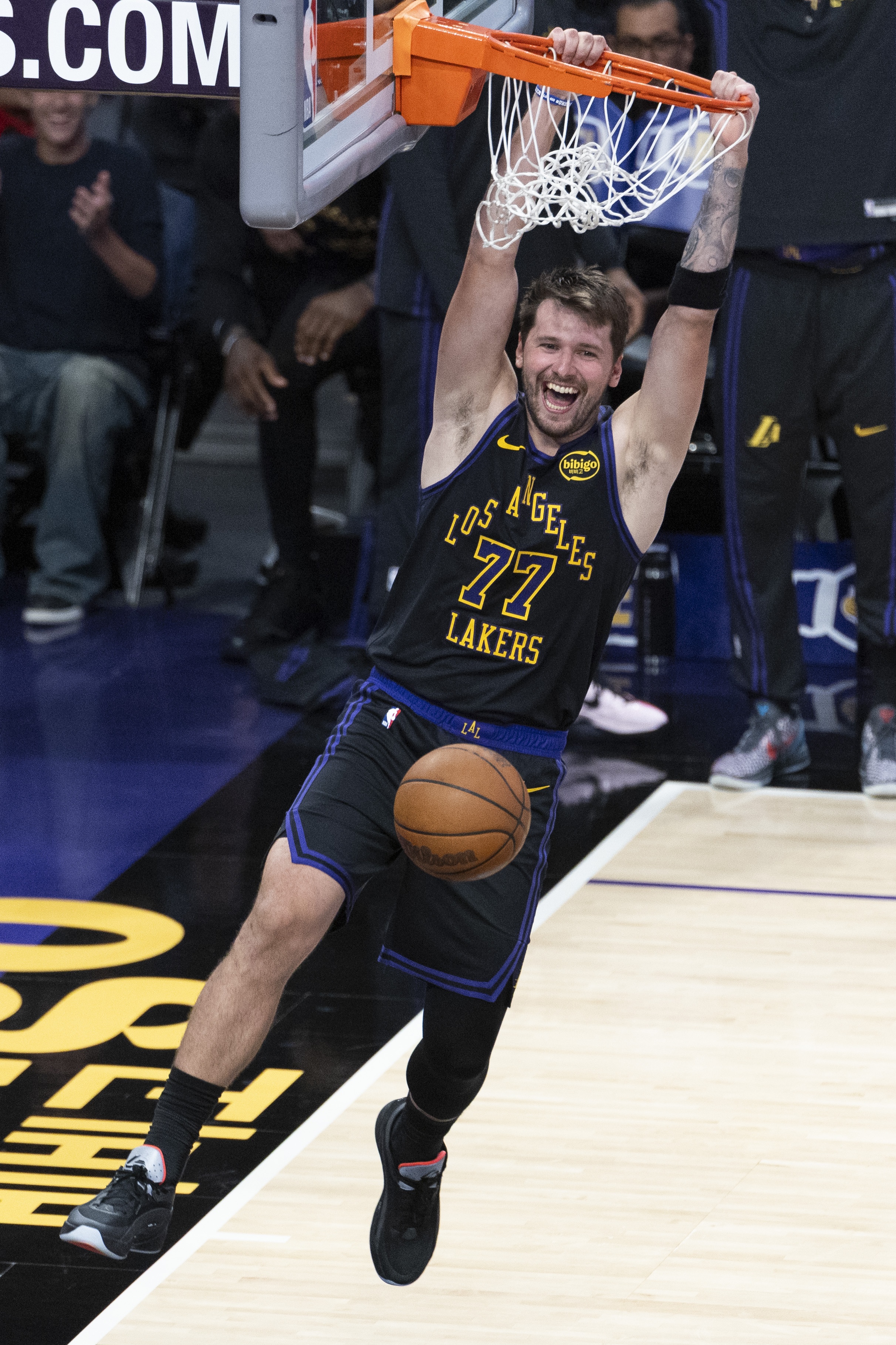 东契奇攻防数据颠覆刻板印象 湖人净效率证其MVP价值