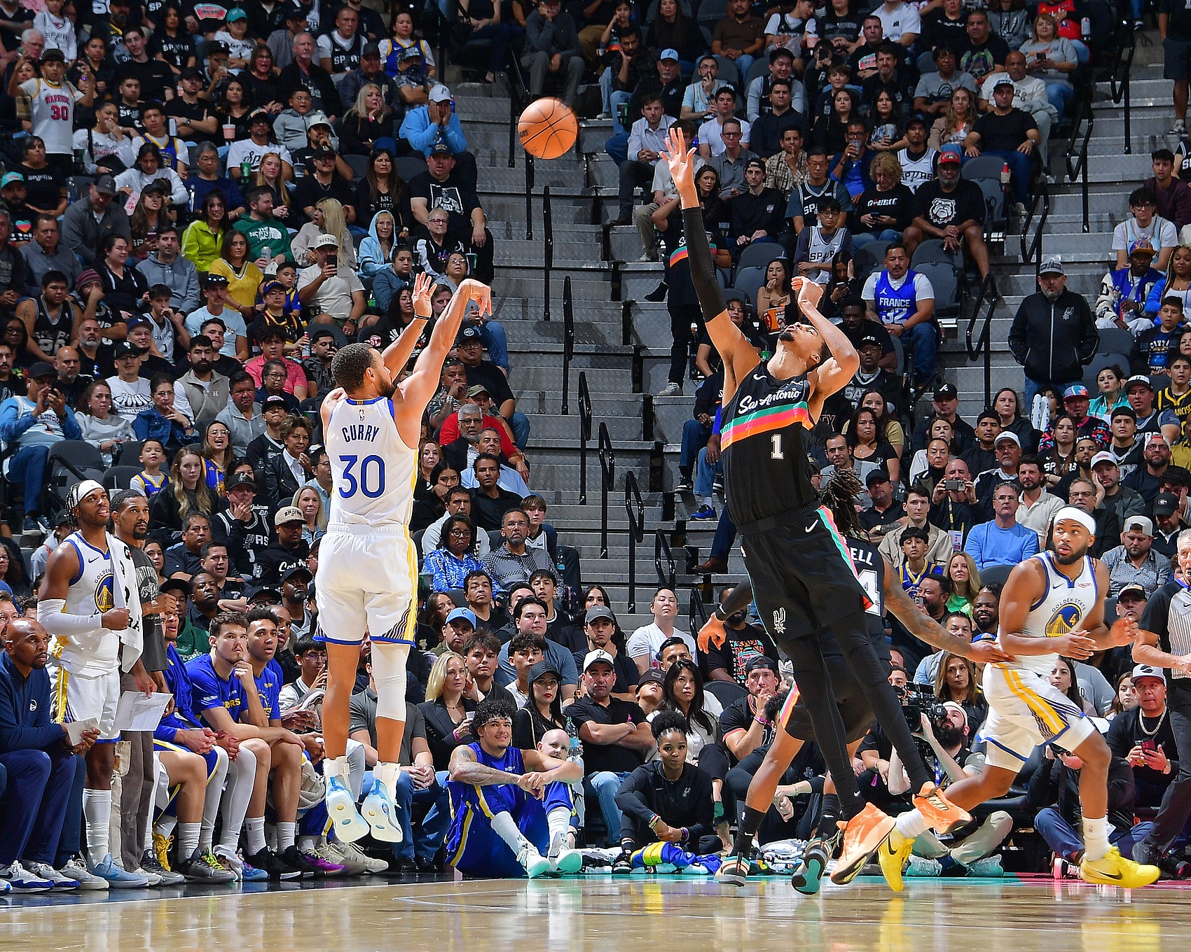 科尔定义超巨本质 库里文班即体系本身