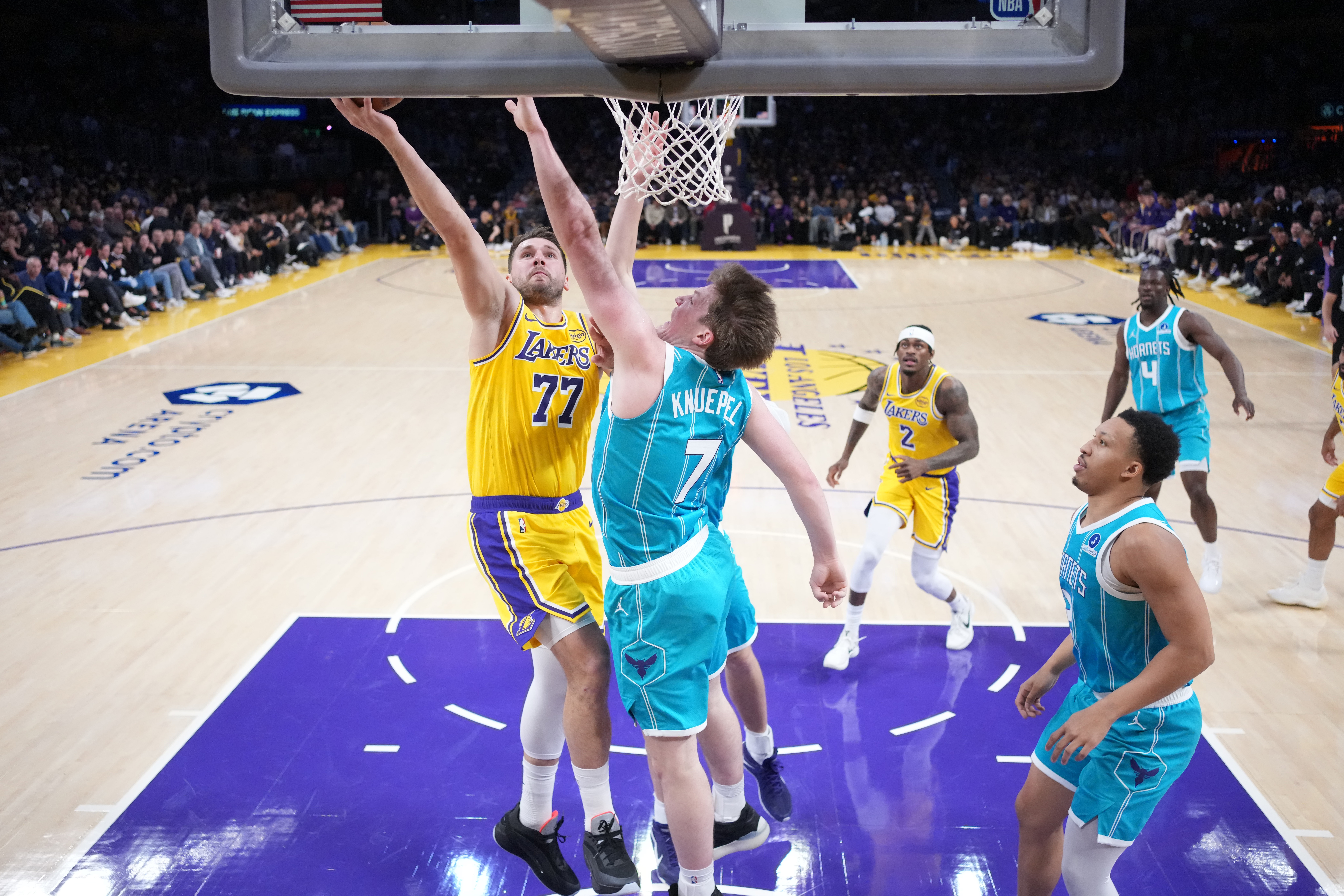 克尼佩尔三分总数破队史登顶联盟 东契奇253记紧追