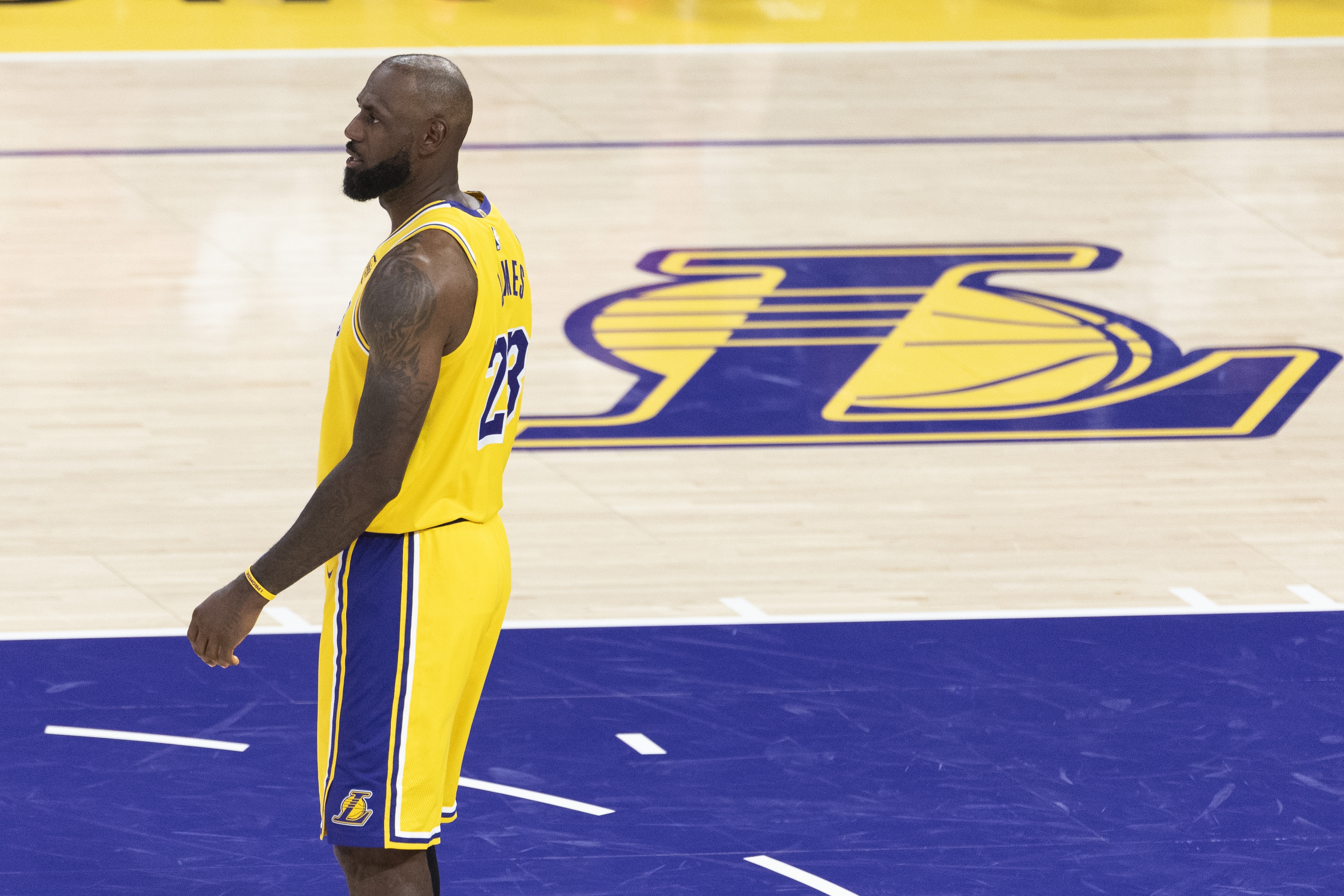 詹姆斯正负值-37创生涯第二低 湖人客场41分惨败雷霆