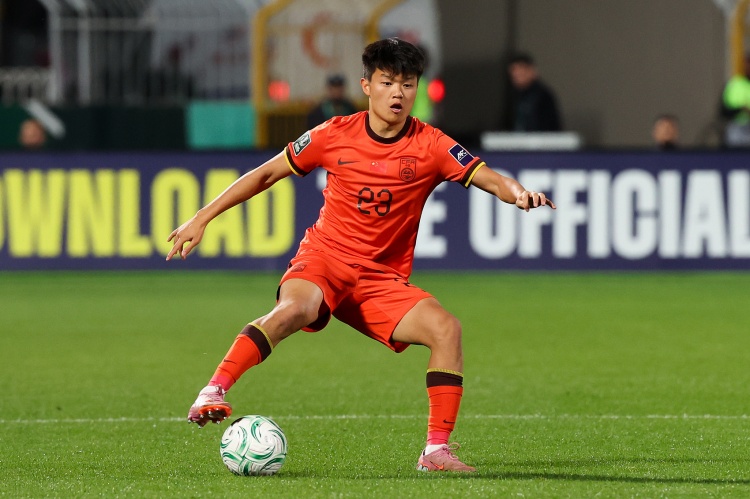 穆斯卡特携杨希出席发布会 确认李新翔伤情