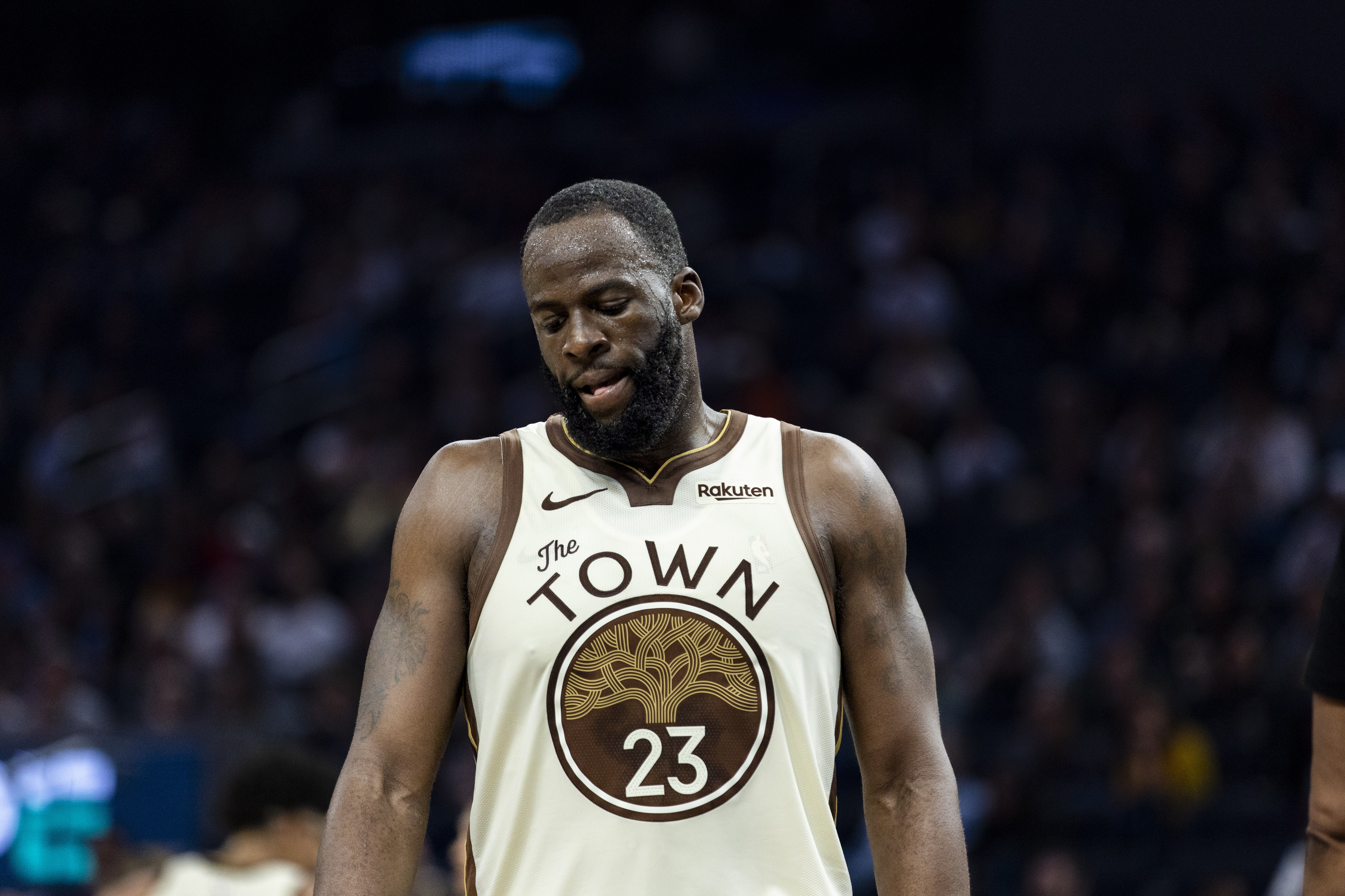 追梦半场7中1贡献3+4+4+1+2 勇士落后骑士7分