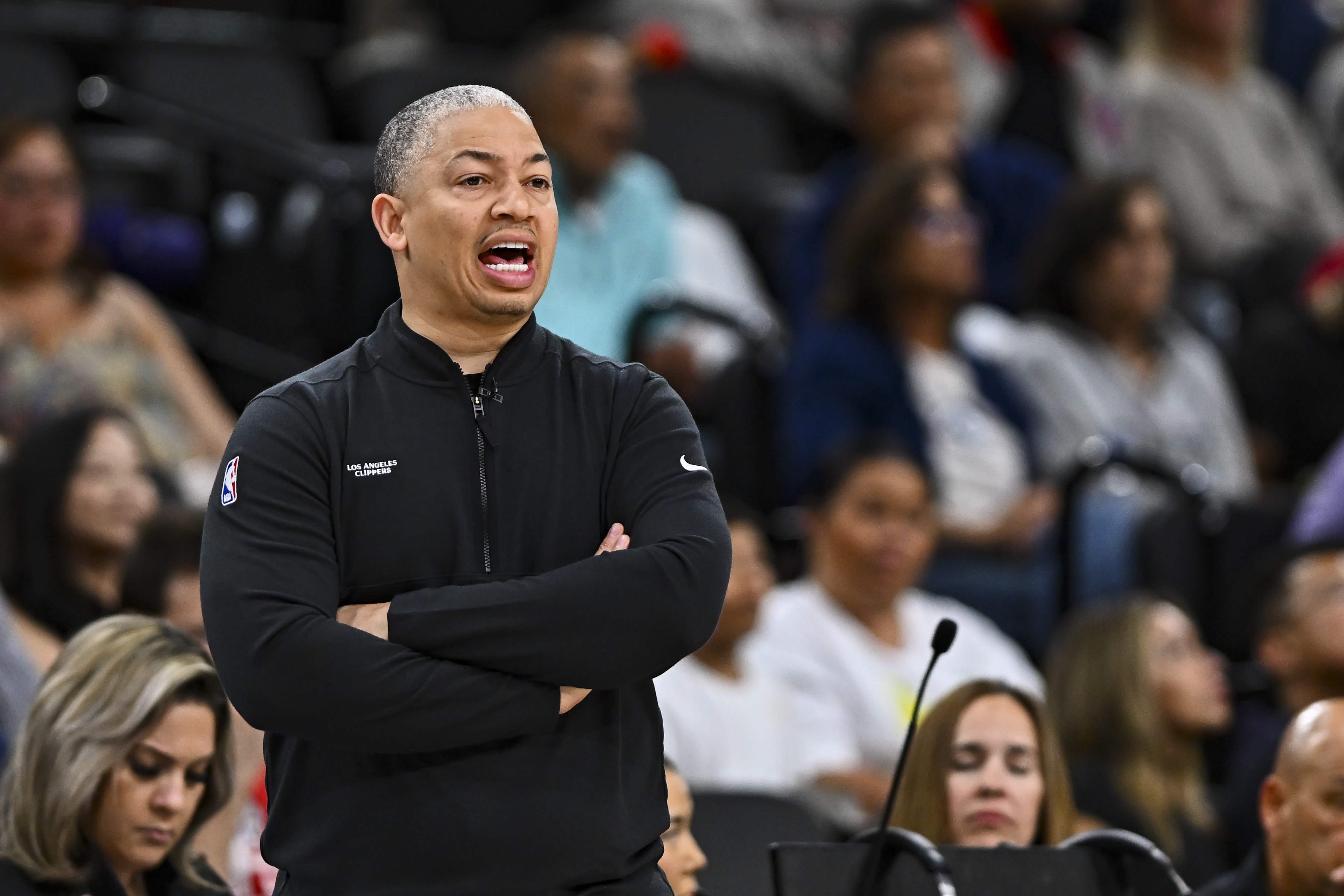 卢帅直言防守崩盘 马刺禁区碾压快船