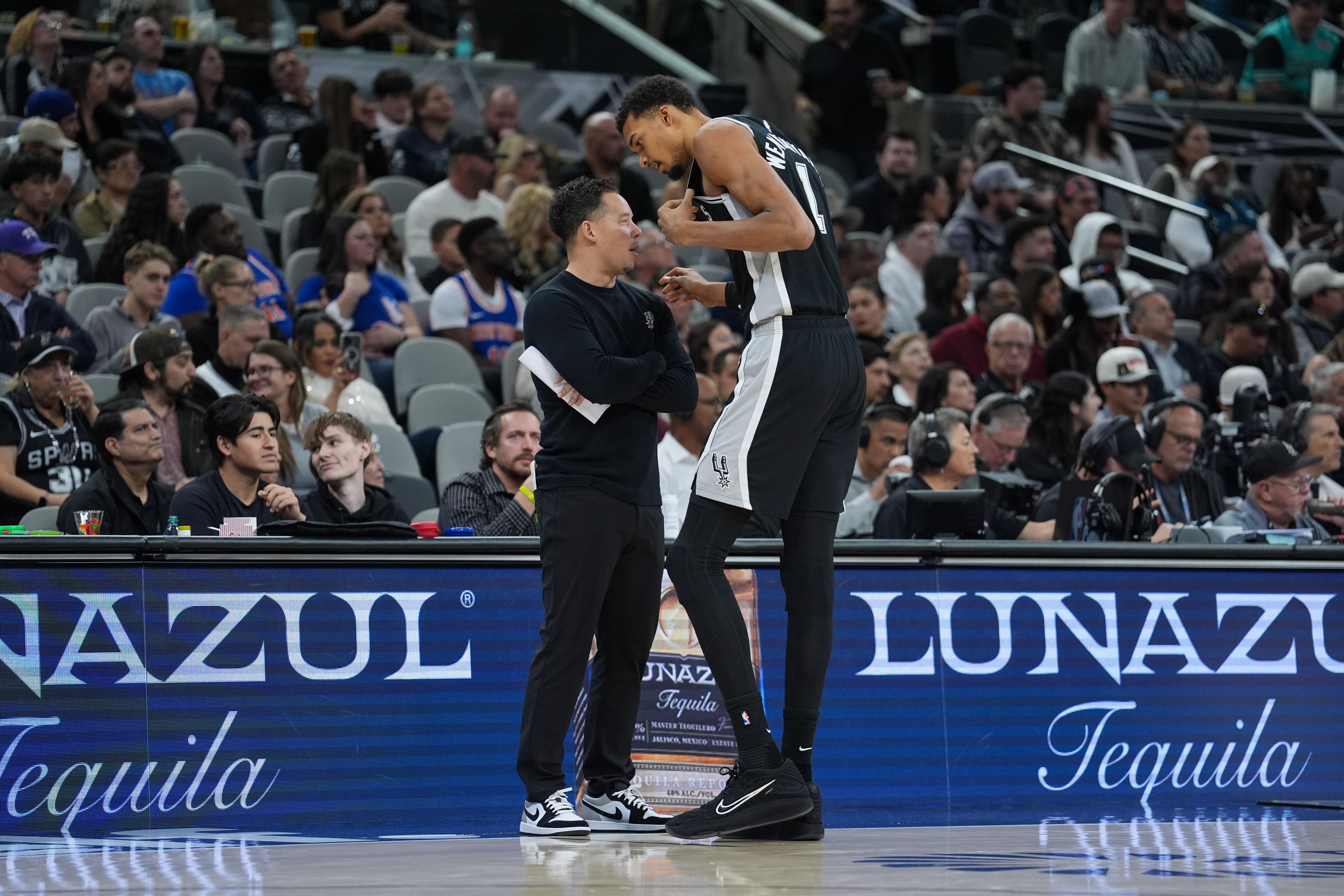 文班缺阵马刺尺寸吃亏 米奇称球队下半场失势未崩