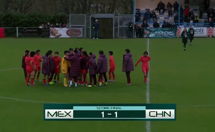 十人作战守住平局 U16女足小组赛不败收官 十人作战守住平局 U16女足小组赛不败收官