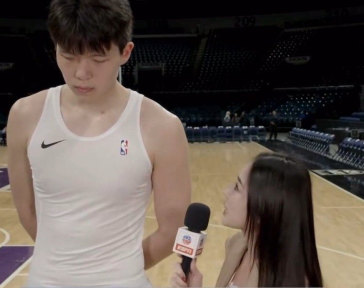 杨瀚森赛前称身体状态满分 淡化球权强调团队贡献 杨瀚森赛前称身体状态满分 淡化球权强调团队贡献