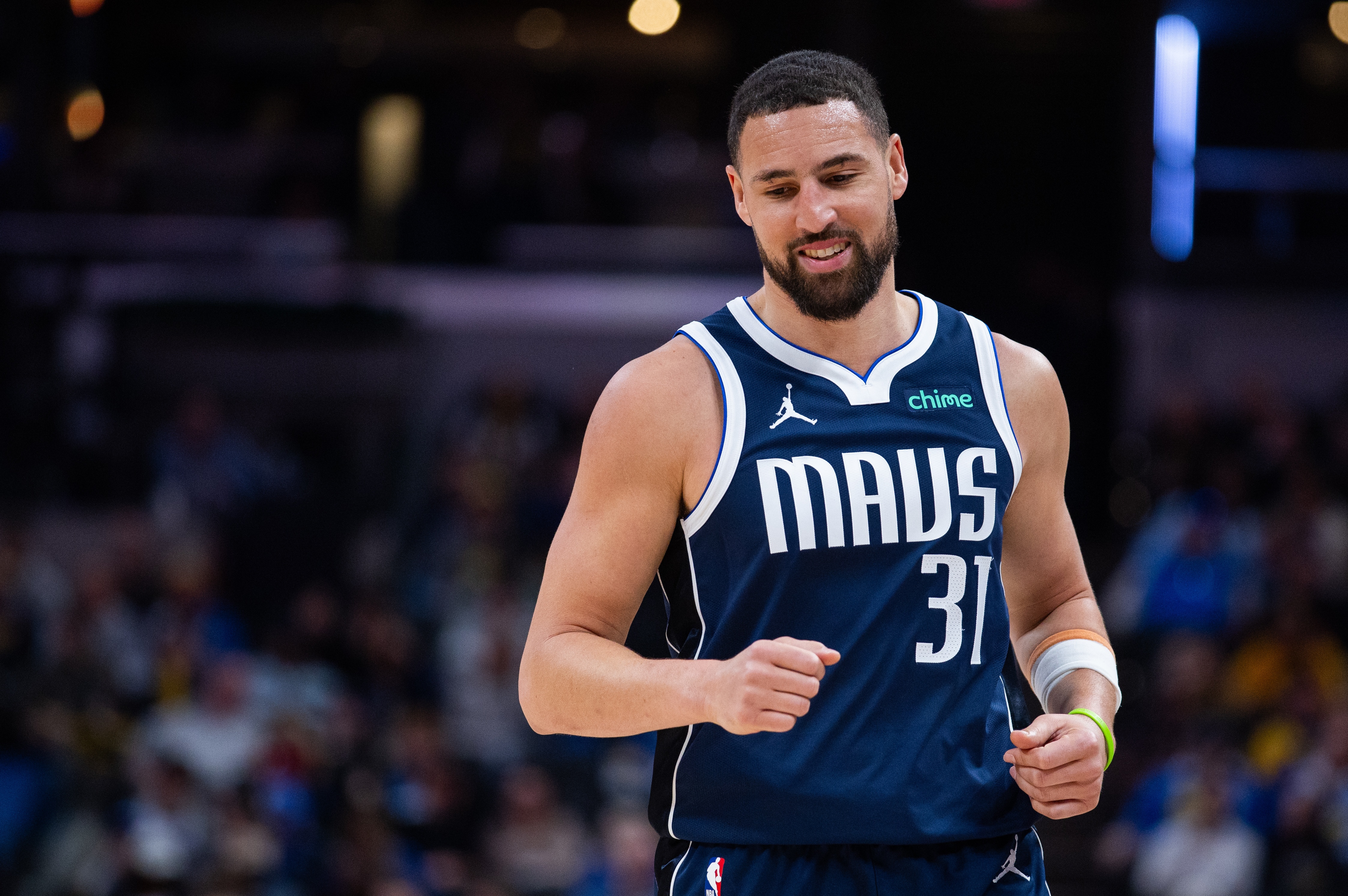 克莱四分钟14分火力全开 对马刺替补席直言摆烂