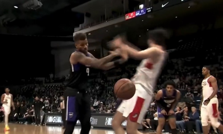 杨瀚森自曝冲突细节 垃圾话诱骗对手技犯