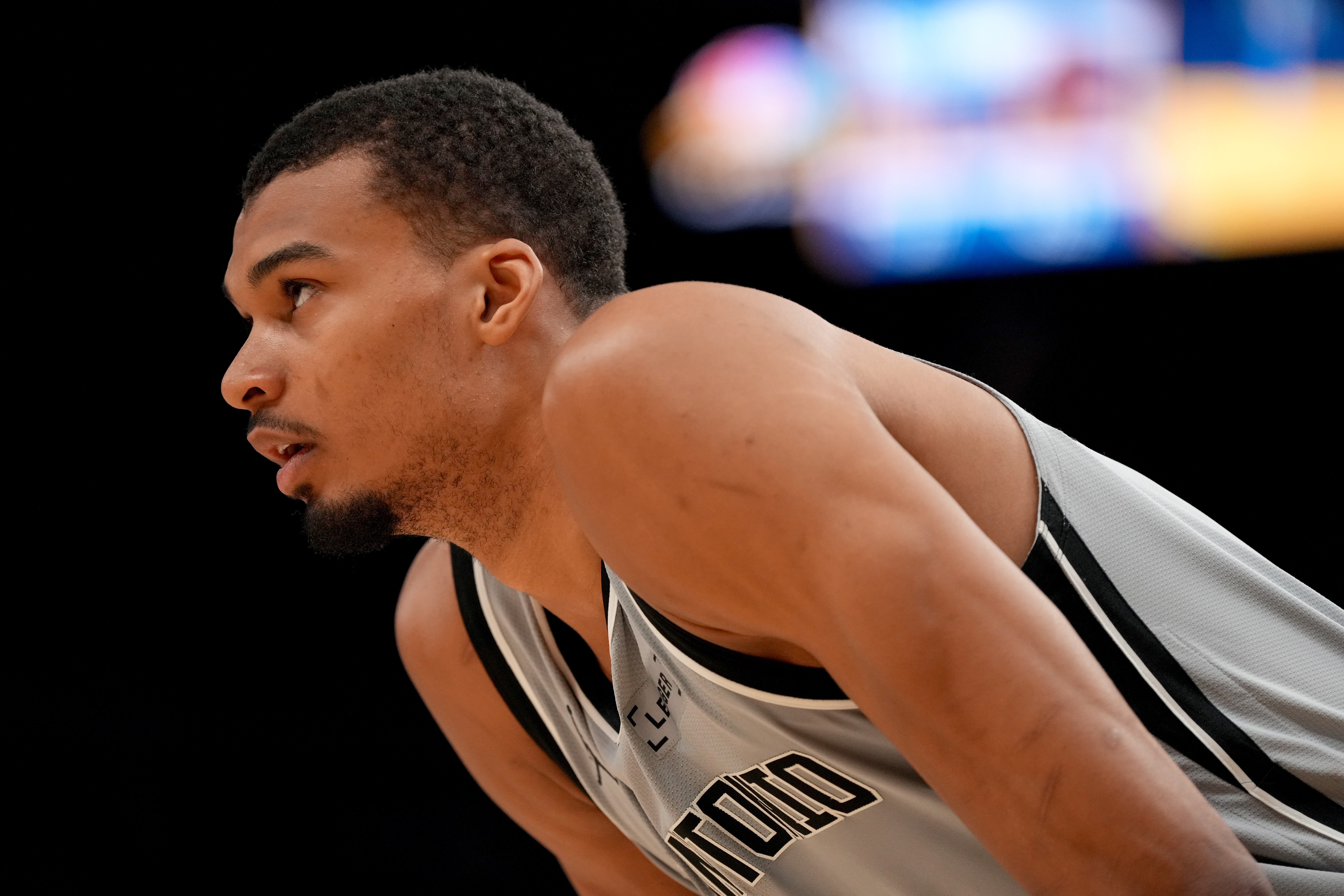 文班亚马34+18+7+5帽难救主 马刺加时负掘金终结其个人15连胜