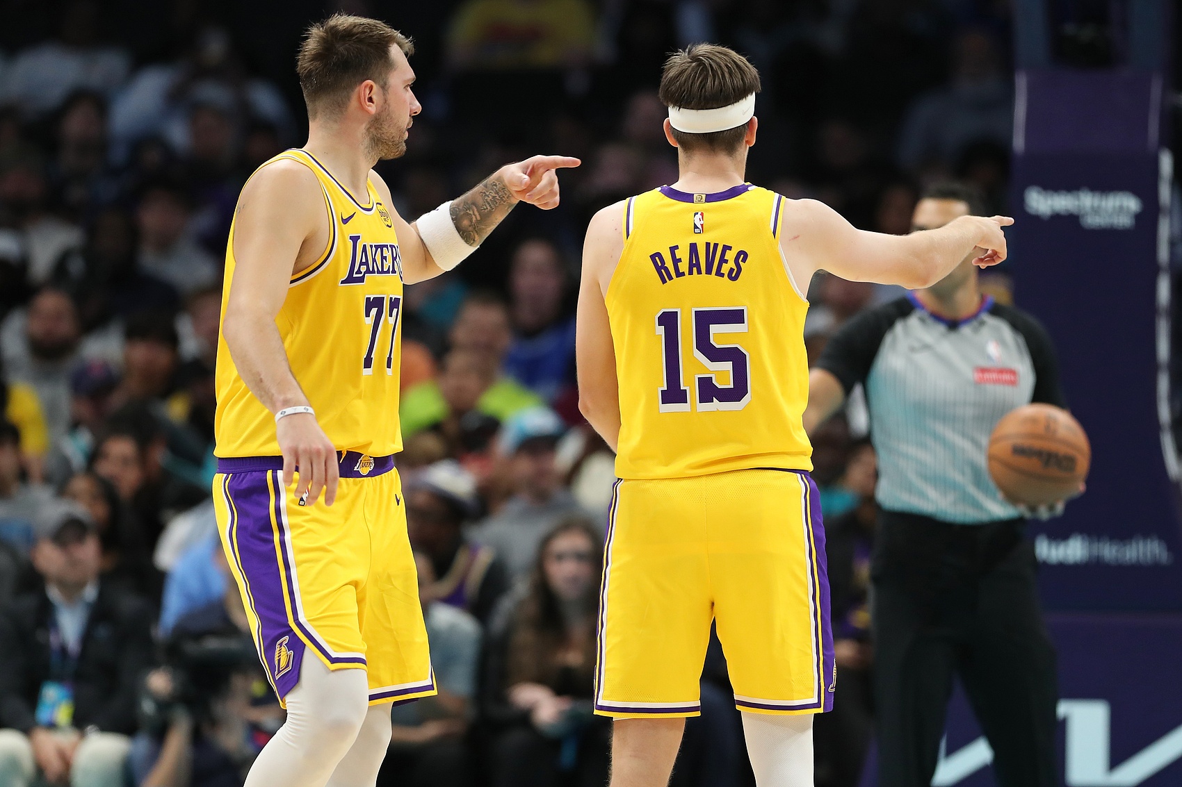 雷迪克回应东契奇里夫斯带伤出战 依据医疗许可做决定