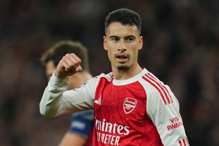 马丁内利推搡裁判仅吃黄牌 英足总预计不再追加处罚